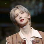 <b>은발</b>로 염색하고 레전드 찍은 후이 (보플 이회택 맞음)