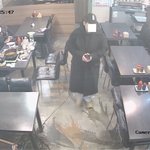 저녁 망월사역 횟집에서 <b>무전</b>취식한 커플, 여자분 아이한명 신고합니다...