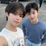 얼굴은 <b>초딩</b>인데 몸이 ㅈㄴ큼