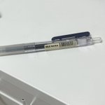 [댓글부탁해] 이거 무슨 <b>볼펜</b>인지 아는 사람 ㅠ