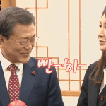 [댓글부탁해] 우리<b>달님</b>의 너무나 따뜻했던 미소와 눈빛