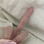 나 손가락 좀 길지<b>않아</b>?
