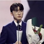 와근데 페이커 <b>정장</b>입은거 레전드임