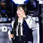 세상 혼자 사는 비주얼이라는 게 <b>납득</b>이 가