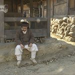 짝남앞에서 방구참다가 실수로 방구 ㅈㄴ 크게 뀌었는데 치마 찢어짐…...