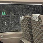 한파에 달리던 <b>KTX</b> 고속열차 유리창이 '쩍'…인명피해 없어