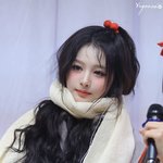 서로 미모 <b>겨루기</b>하는 건가?