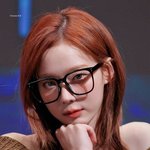 윈터 안경낀거 <b>존귀</b>다