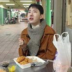 밥 먹는 조권에게 찾아오신 요구르트 어머니
