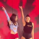 제니 외국 <b>백댄서들</b> 몸매 좋다