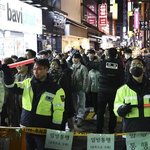 나왔다” “압사당할 것 같아요”…인파 몰린 <b>명동</b>, 안전 사고 우려도