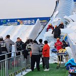 충북 청주 눈<b>썰매</b>장 비닐하우스 붕괴…3명 부상