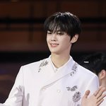 김규빈 <b>흑발</b> 미쳤네