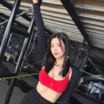 근데 남자들은 골반보다 <b>가슴</b>인듯