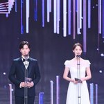 연기대상 <b>시상자</b>로 나온 육성재 윤아