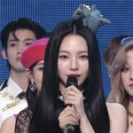 카리나 앞머리 있는게 더 이쁜것 같음