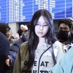 온갖 <b>무테</b> 안경은 다 소화하는 뉴진스 혜인