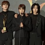 라이즈 멤버 두 명이 한 멤버에게 어깨<b>동무</b>하는 방법