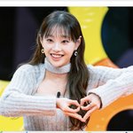 이 연예인 이름이랑 입은 니트 어디껀가요?