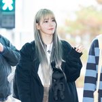 골디 <b>참석</b> 출국하는 르세라핌 기사사진