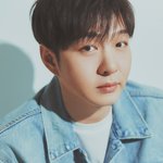 판타지오 들어가서 새로 플필 찍은 <b>이창섭</b>