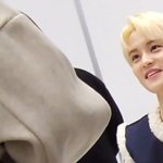 엔시티 팬싸하는데 ㅈㄴ앞에다 초시계 들이<b>밀고</b> 있는 것 봐
