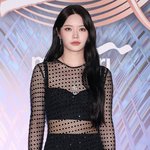 피프티피프티 <b>키나</b> 골디 레드카펫