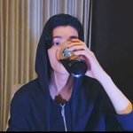 엔하이픈 제이크 <b>스벅</b> 먹어도 됨