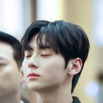 왜 일해? 네 미모가 <b>열일</b>하는데