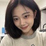 <b>원지민</b> 머리 단발로 잘랐나보네