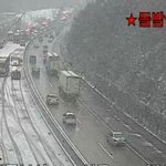 [속보] 제2중부 신둔나들목 인근 차량 10여대 <b>추돌</b>…하행선 전면...