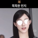 <b>민지</b> 목 진짜 길다