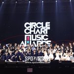 써클차트 뮤직 어워즈 2023 단체 엔딩 사진