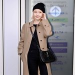 [모두드루와] 오늘자 아이유 <b>출국</b> 핑크머리