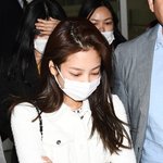 길가에서 <b>팔짱</b>끼고 다니는 사람 좀 웃김