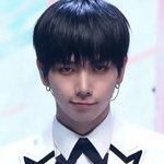 명재현 <b>엠카</b><b>엠</b>씨보는데 얼굴큰