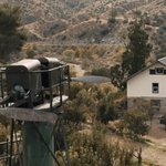 묫자리를 잘못 쓰고 <b>망령</b>한테 시달리는 미국 영화