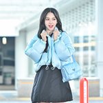 오늘자 카리나 공항패션 <b>프라다</b> 숏패딩