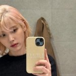 아이유 머리색 <b>약간</b>