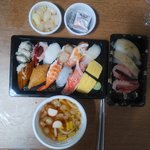 모듬초밥+<b>미니우동</b> 배달 시킴ㅋ