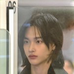 <b>원빈</b> 머리 이제 거의 단발이네