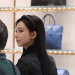 <b>프라다</b> 매장 카리나