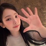 에스파 카리나 <b>프라다</b>쇼 끝나고 라방 외모