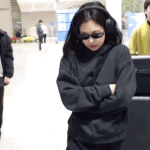 오늘자 <b>입국</b>하는 블랙핑크 제니