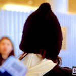 이 <b>모자</b> 윈터 엄마가 직접 만든거라는데