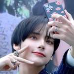 [<b>TXT</b>] 휴닝이 넘 잘생겼다