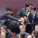 [댓글부탁해] 아니 국회<b>의원</b> 끌려나가는거 봄??