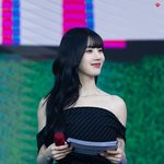 왜 일해 네 미모가 <b>열일</b> 하는데?