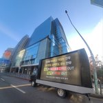 현재 실시간 <b>용산</b> 하이브 앞 트럭 (투바투)