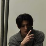 박성훈은 뭔 손까지…